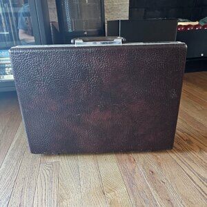 Vintage 1970s Samsonite hard shell briefcase